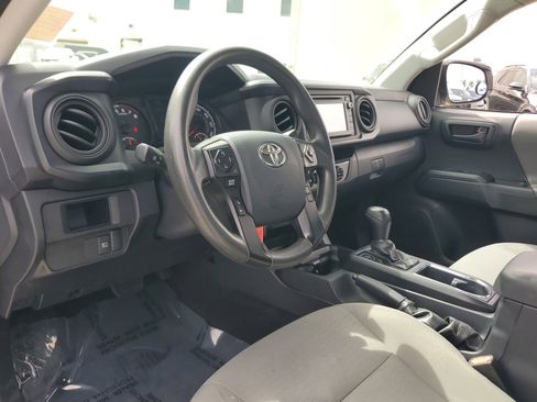 Used 2018 Toyota Tacoma SR image 9