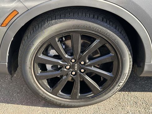 Used 2022 Lincoln Nautilus Reserve w/ Monochromatic Package image 10