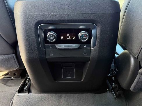 Used 2025 Chevrolet Suburban LT w/ Comfort Package image 9