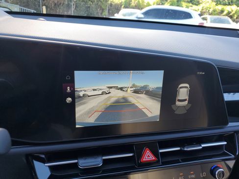 New 2025 Kia Niro EX image 23