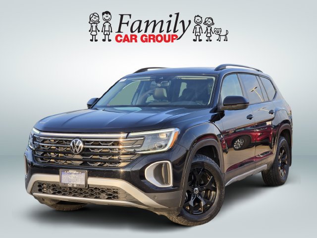 Used 2024 Volkswagen Atlas Peak Edition SE AWD/4WD image 1