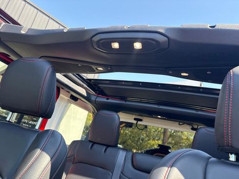 Used 2024 Jeep Wrangler Unlimited Rubicon w/ XTREMEE 35" Tire Package image 20