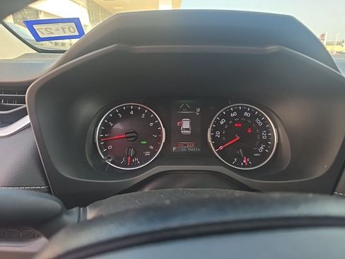Used 2021 Toyota RAV4 LE AWD/4WD image 9