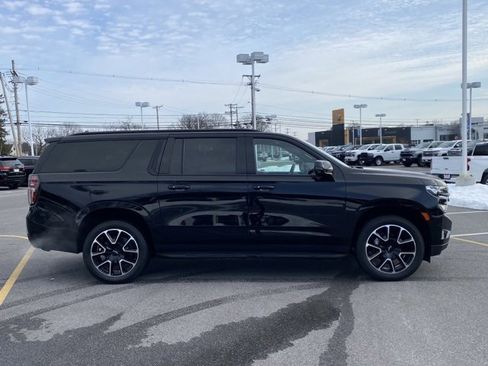 Used 2022 Chevrolet Suburban RST w/ Luxury Package image 6