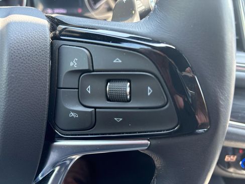 Used 2023 Buick Enclave Essence FWD image 13