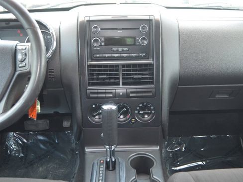 Used 2010 Ford Explorer XLT image 32