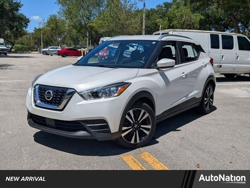 Used 2020 Nissan Kicks SV FWD image 1