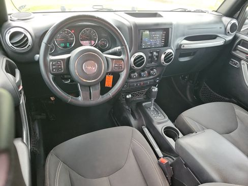 Used 2016 Jeep Wrangler Unlimited Sahara w/ Connectivity Group AWD/4WD image 7