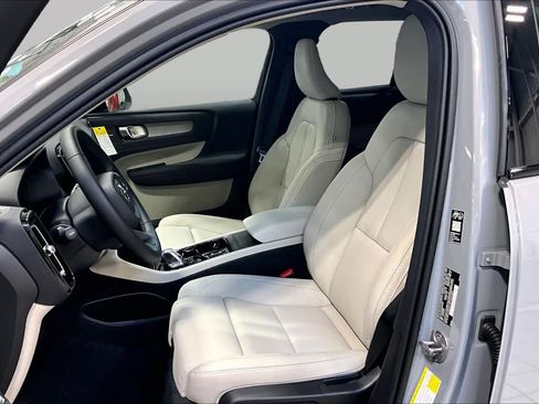 New 2026 Volvo XC40 B5 Ultra w/ Protection Package Premier AWD/4WD image 13