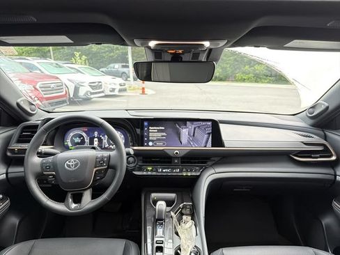 Used 2025 Toyota Crown w/ Advanced Technology Package AWD/4WD image 19