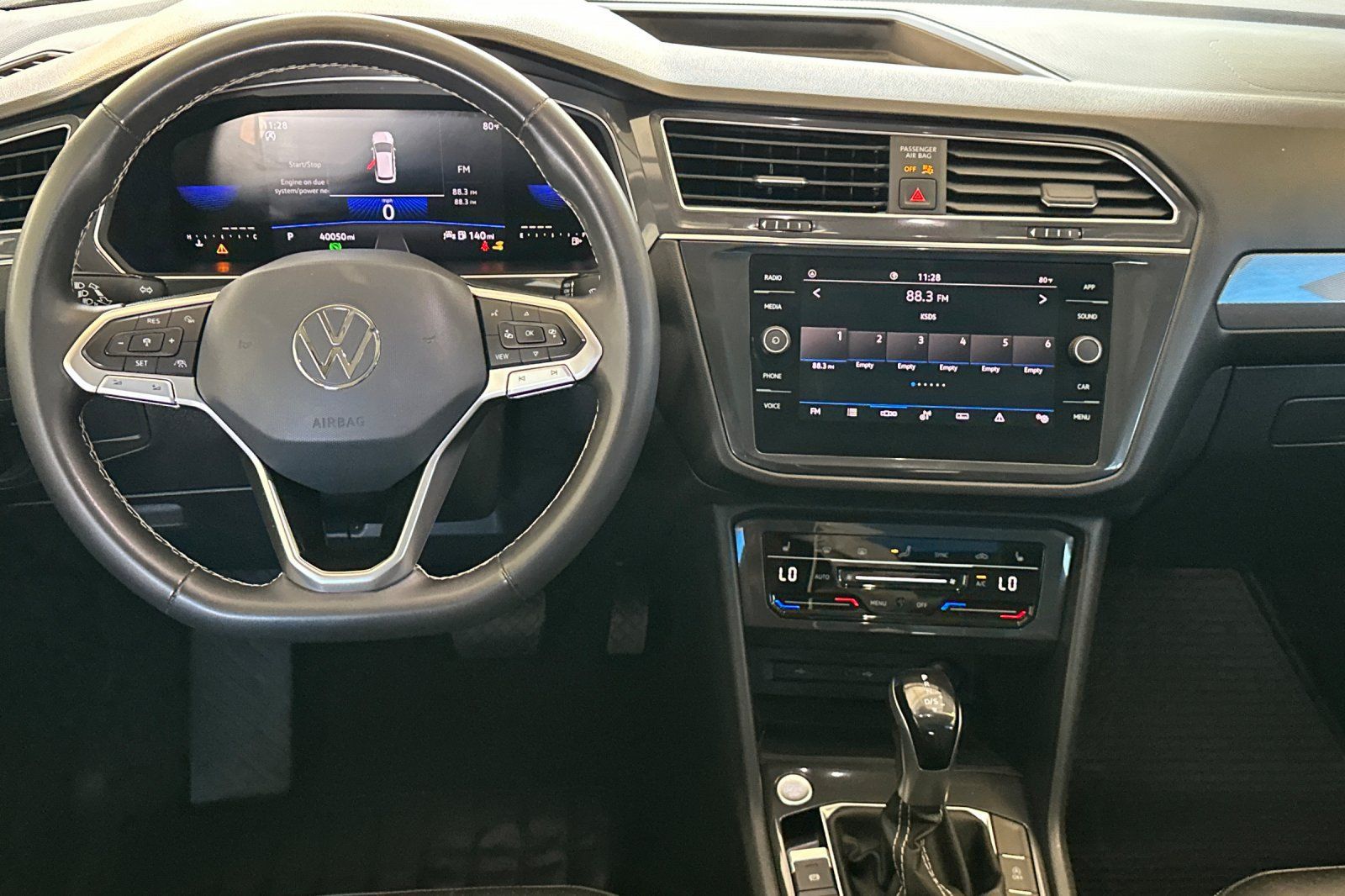 Used 2023 Volkswagen Tiguan SE w/ Panoramic Sunroof Package FWD image 14