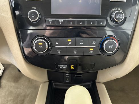 Used 2015 Nissan Rogue S AWD/4WD image 18