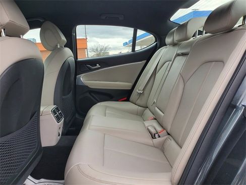 Used 2022 Genesis G70 2.0T image 25