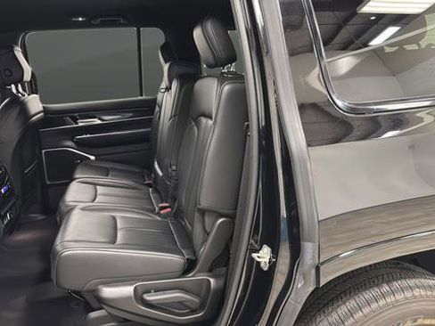Used 2023 Jeep Wagoneer 4WD image 21