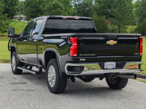 Used 2024 Chevrolet Silverado 2500 LTZ w/ LTZ Convenience Package AWD/4WD image 4