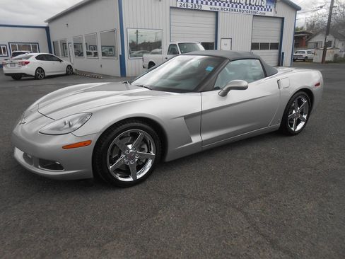 Used 2006 Chevrolet Corvette Convertible w/ Preferred Equipment Group image 14