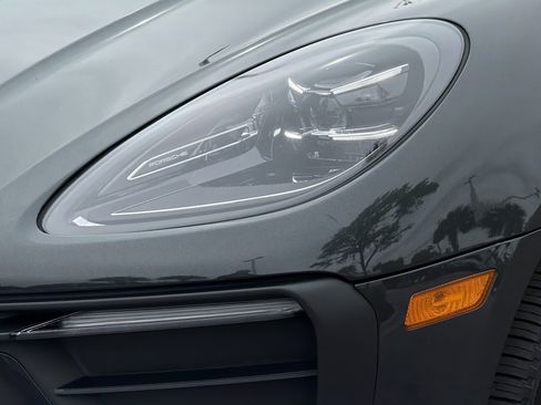 Used 2022 Porsche Macan AWD/4WD image 6