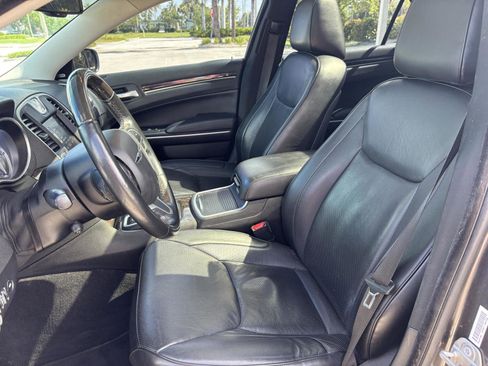 Used 2019 Chrysler 300 Limited image 5