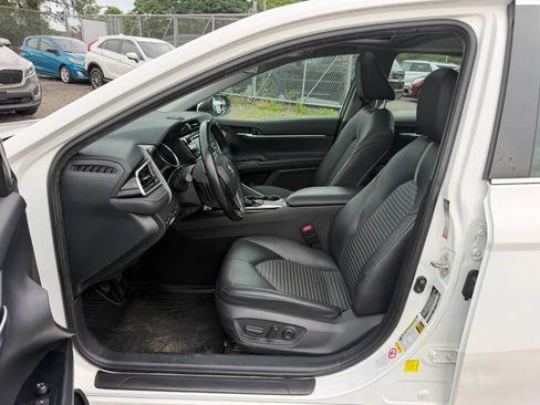Used 2018 Toyota Camry SE w/ Moonroof Package FWD image 22