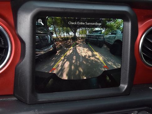 Used 2023 Jeep Gladiator Rubicon w/ Cold Weather Group AWD/4WD image 29
