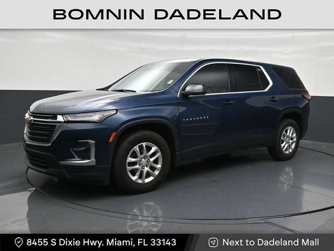 Used 2023 Chevrolet Traverse LS FWD image 1
