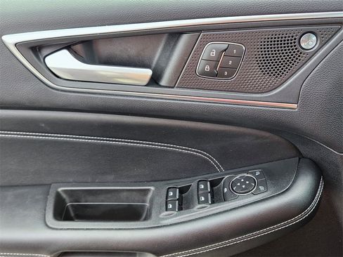 Used 2022 Ford Edge Titanium image 31