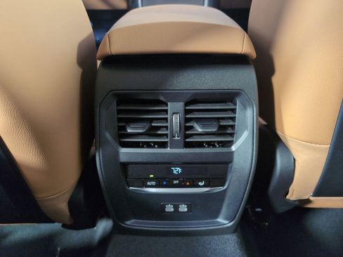 Used 2025 BMW 330i Sedan w/ M Sport Package image 29