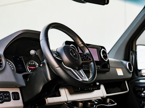 Used 2022 Mercedes-Benz Sprinter 3500 image 44