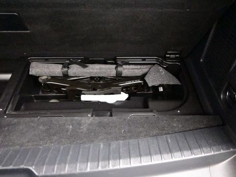 Used 2024 Ford Expedition XLT image 38