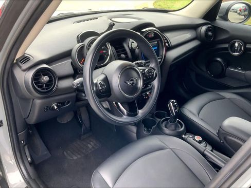 Used 2021 MINI Cooper 4-Door Hardtop image 17