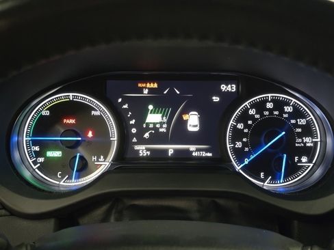 Used 2023 Toyota Venza LE image 33