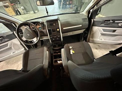 Used 2010 Dodge Grand Caravan SE FWD image 30