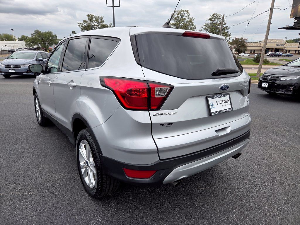 Used 2019 Ford Escape SE FWD image 5