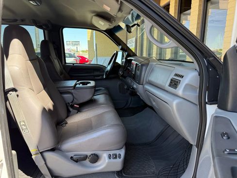 Used 2002 Ford F350 2WD Crew Cab DRW Super Duty image 24