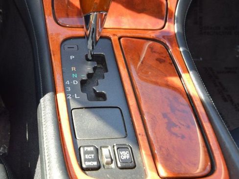 Used 2004 Lexus SC 430 Convertible image 32