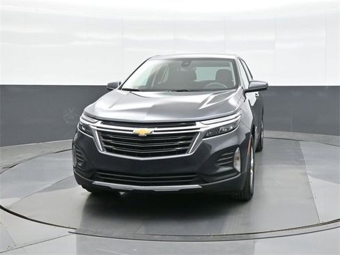 Used 2022 Chevrolet Equinox LT image 2