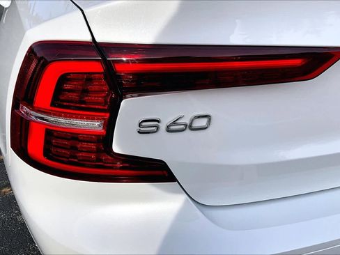 Used 2019 Volvo S60 T6 Momentum image 30