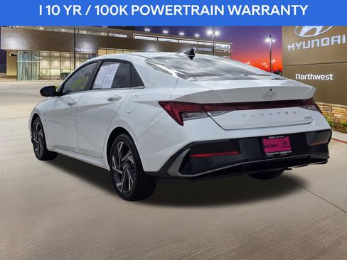 Used 2025 Hyundai Elantra Limited image 9