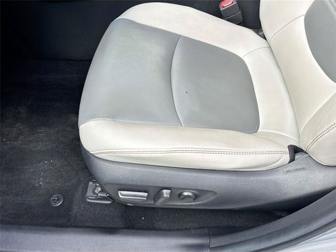 Used 2021 Toyota RAV4 XLE Premium AWD/4WD image 19