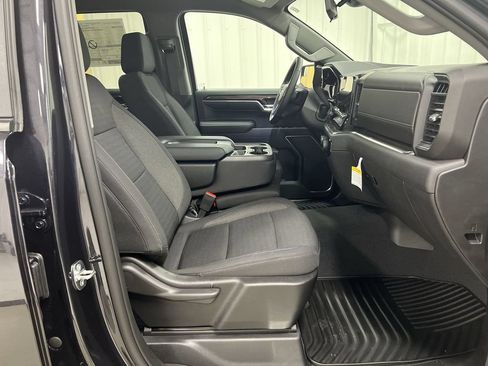 Used 2022 Chevrolet Silverado 1500 LT AWD/4WD image 22