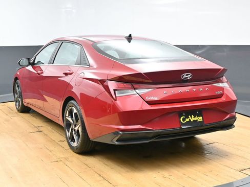 Used 2023 Hyundai Elantra Limited w/ Preferred Accessory Package FWD image 7