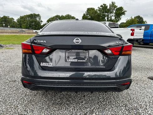 Used 2022 Nissan Altima 2.5 SV FWD image 9