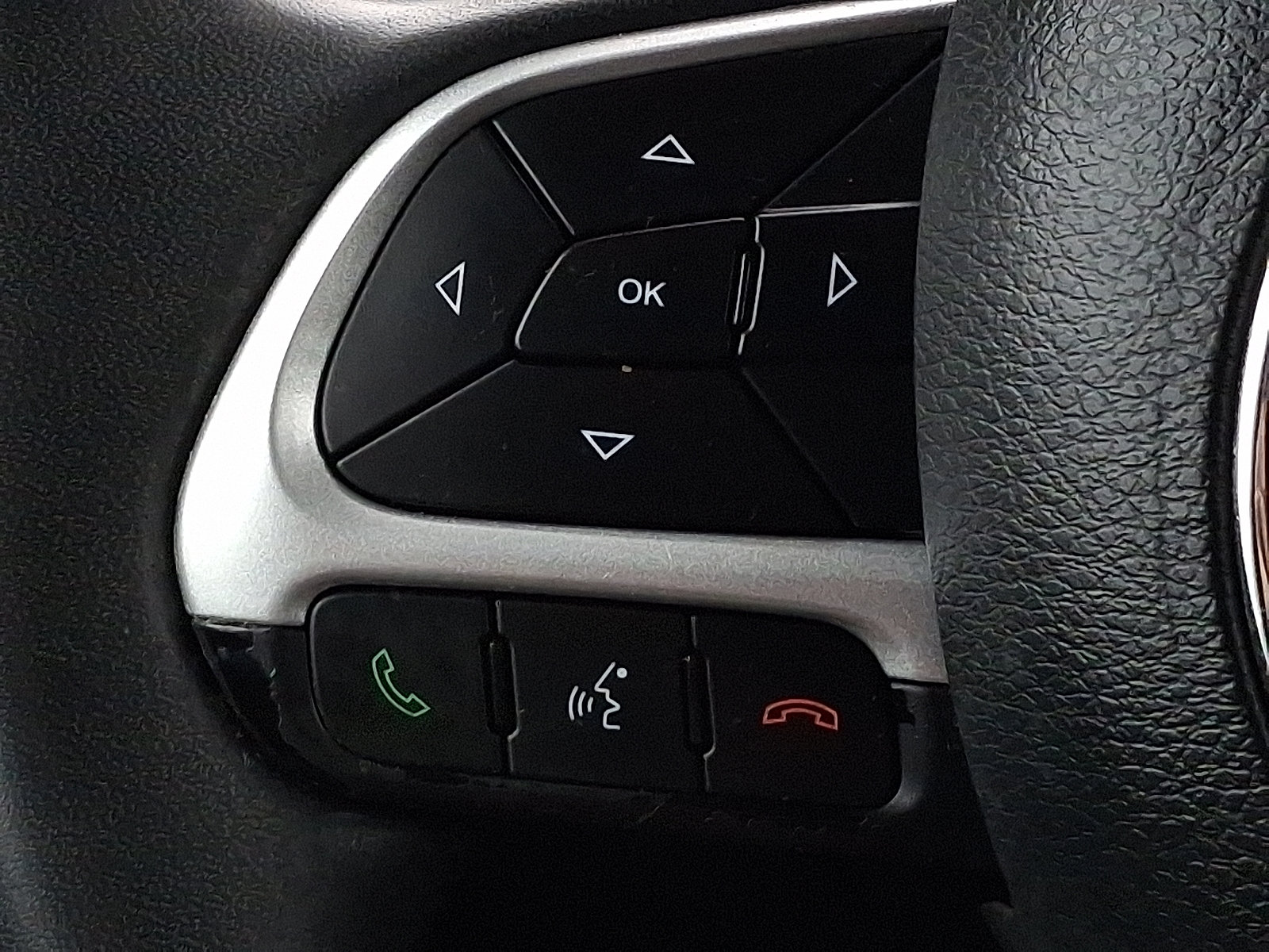 Certified 2018 Jeep Renegade Latitude AWD/4WD image 21