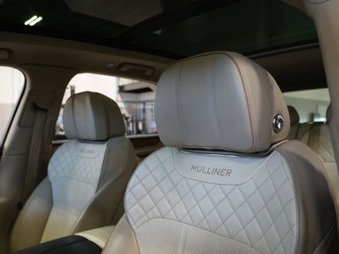 Used 2019 Bentley Bentayga image 13