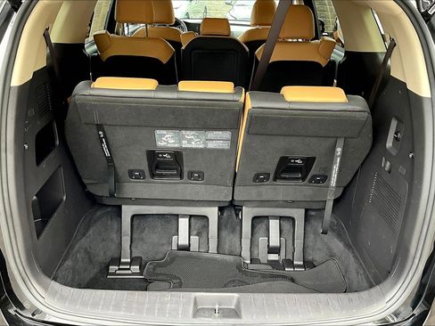 Used 2024 Kia Carnival LX FWD image 37