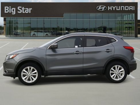 Used 2018 Nissan Rogue Sport SV w/ SV Technology Package image 2