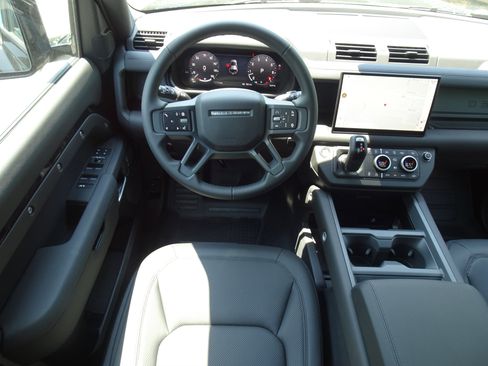 New 2025 Land Rover Defender 110 S image 20