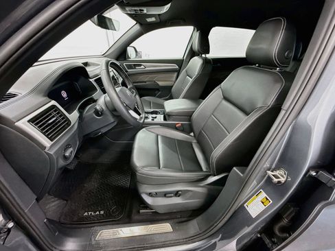 Used 2023 Volkswagen Atlas Cross Sport SE w/ Black Wheel Package AWD/4WD image 13