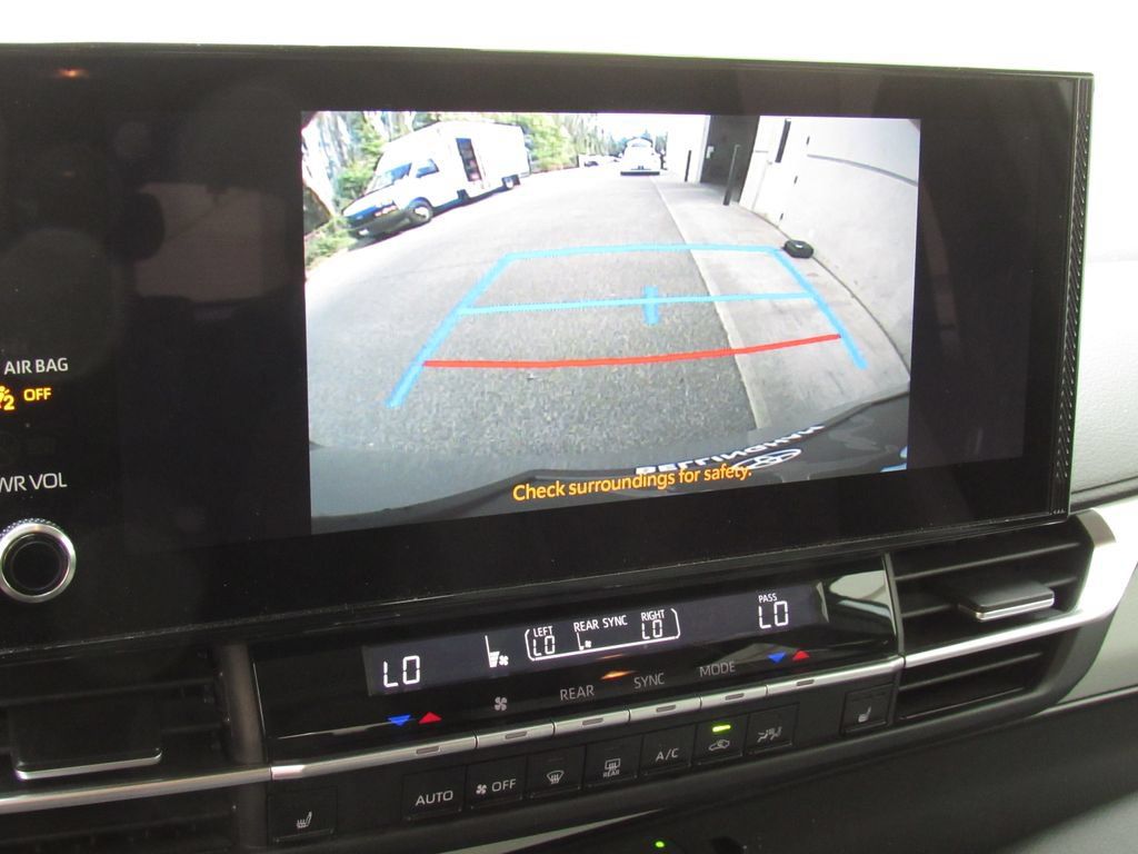 Certified 2025 Toyota Sienna XLE FWD image 38