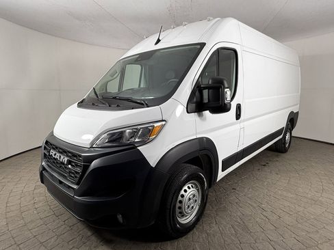 Used 2026 RAM ProMaster 2500 w/ Convenience Group FWD image 3